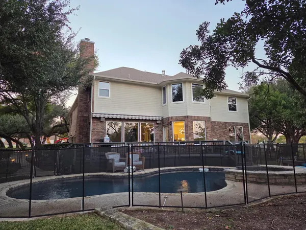 Windows of Austin project photo 11