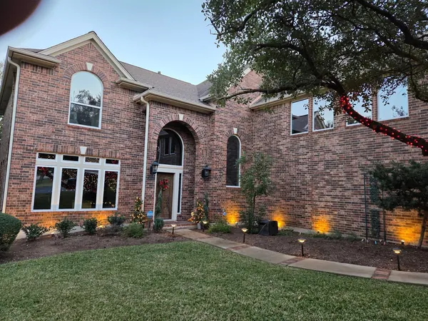 Windows of Austin project photo 13